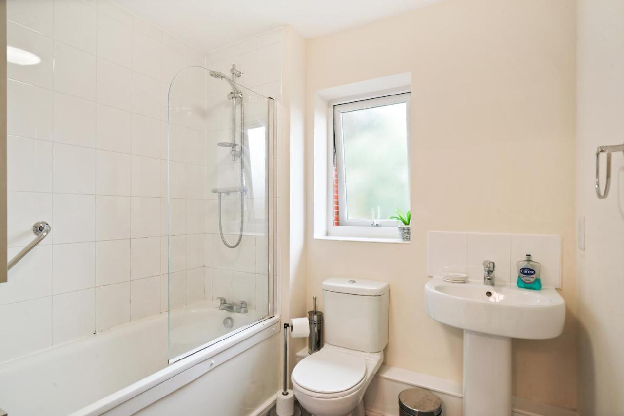 Peaceful 2Br Flat With Historic Bottle Kilns View & Free Parking Located Near City Centre Stoke-on-Trent エクステリア 写真