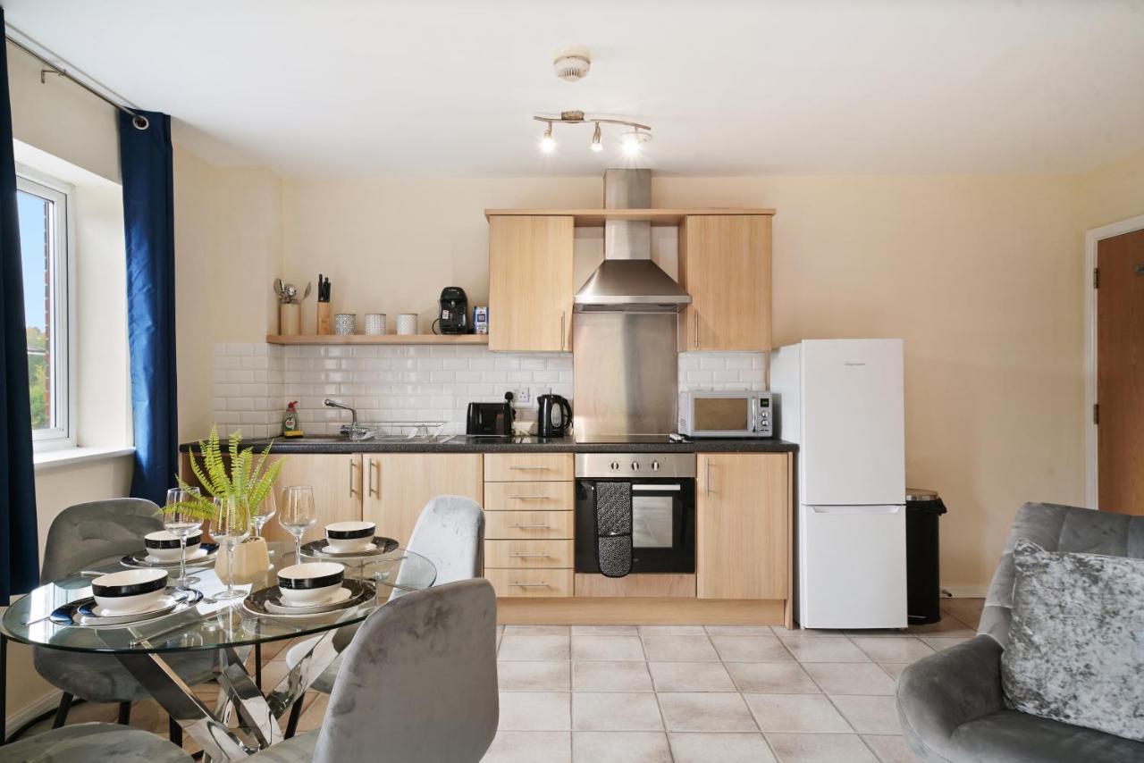 Peaceful 2Br Flat With Historic Bottle Kilns View & Free Parking Located Near City Centre Stoke-on-Trent エクステリア 写真