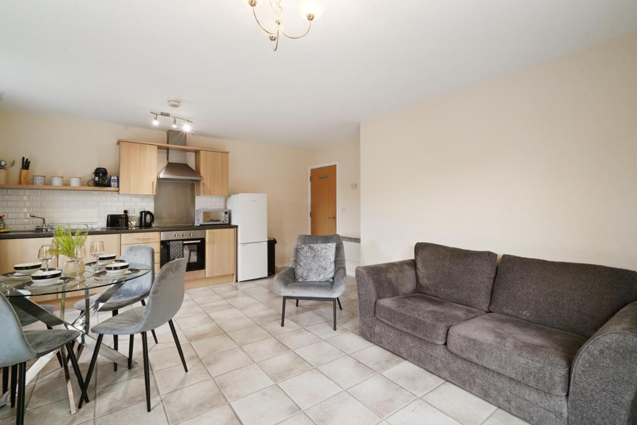 Peaceful 2Br Flat With Historic Bottle Kilns View & Free Parking Located Near City Centre Stoke-on-Trent エクステリア 写真