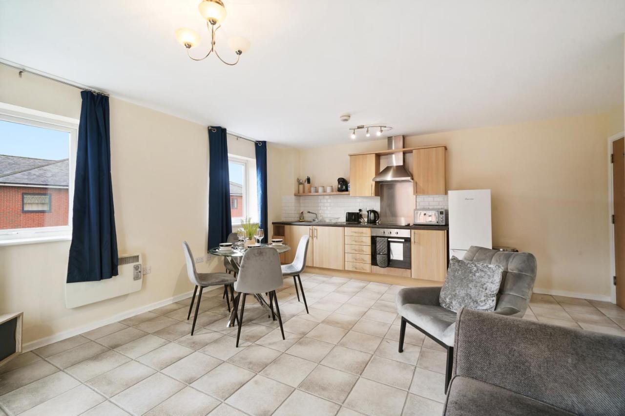 Peaceful 2Br Flat With Historic Bottle Kilns View & Free Parking Located Near City Centre Stoke-on-Trent エクステリア 写真