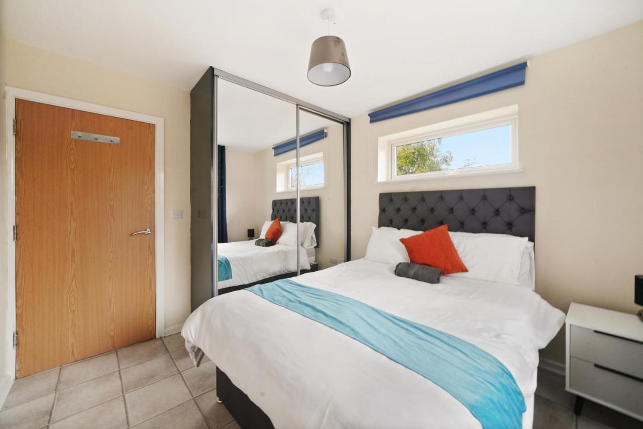 Peaceful 2Br Flat With Historic Bottle Kilns View & Free Parking Located Near City Centre Stoke-on-Trent エクステリア 写真