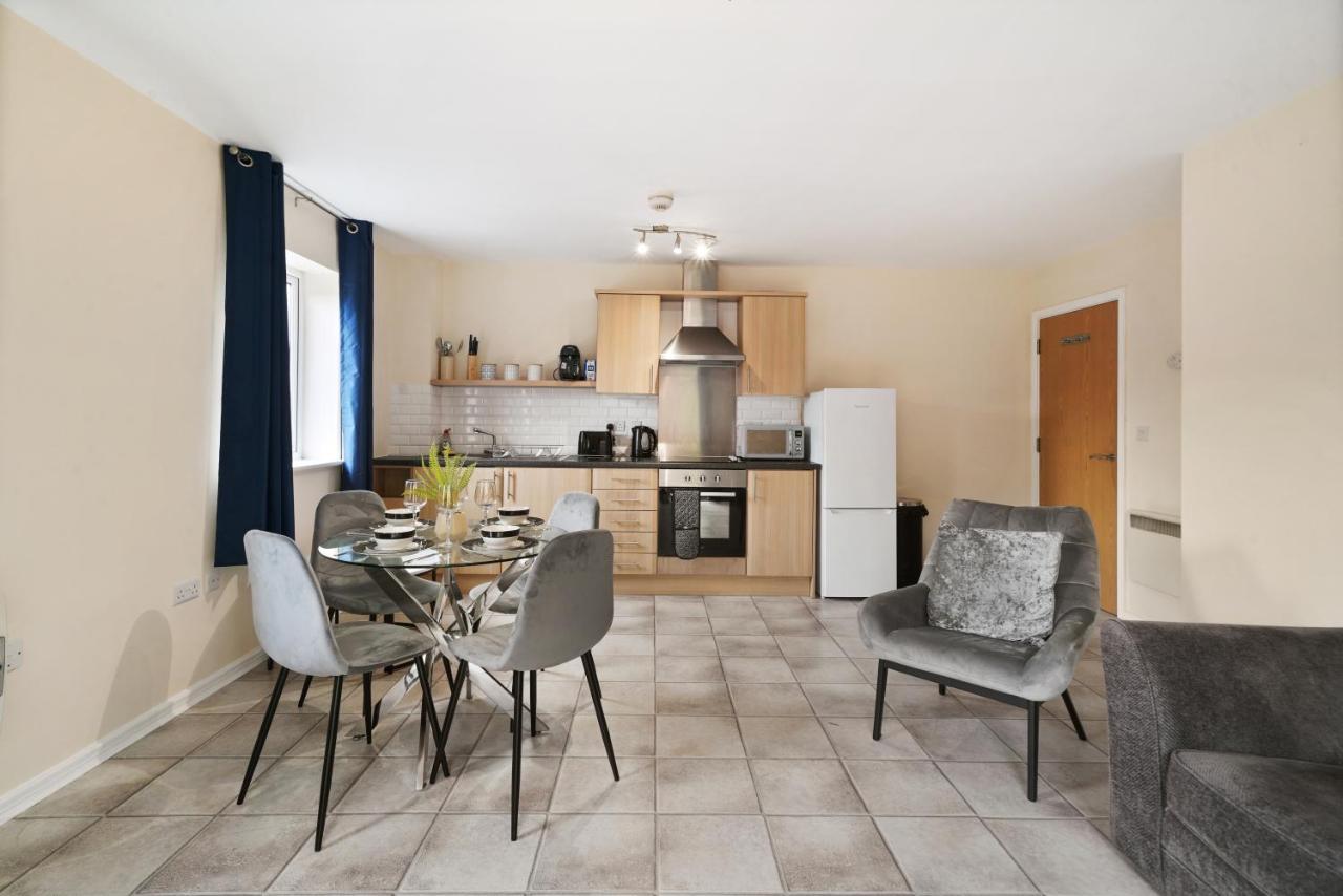 Peaceful 2Br Flat With Historic Bottle Kilns View & Free Parking Located Near City Centre Stoke-on-Trent エクステリア 写真