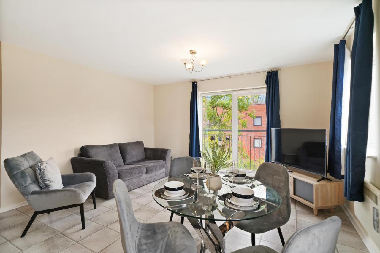 Peaceful 2Br Flat With Historic Bottle Kilns View & Free Parking Located Near City Centre Stoke-on-Trent エクステリア 写真